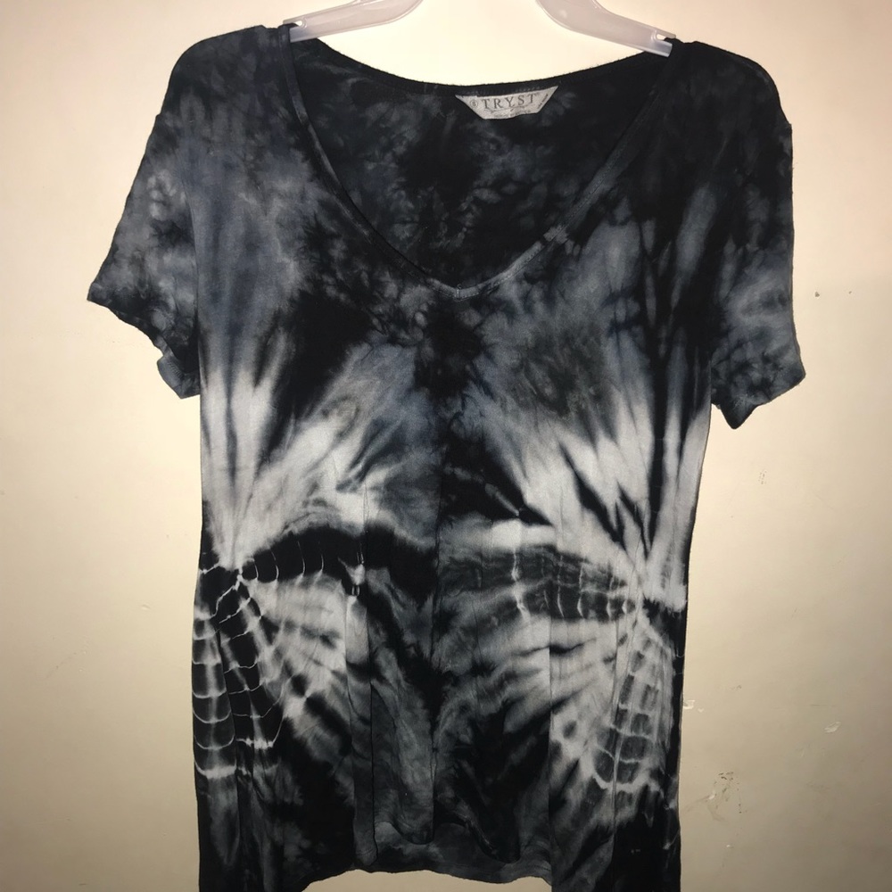 Tryst - Black, grey, and white soft T-shirt🌚